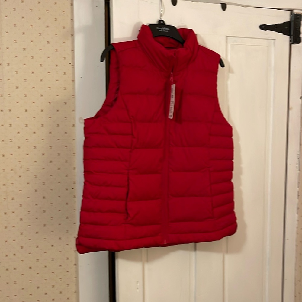 NWT! Lands End Down Vest in Red! Size Lg.